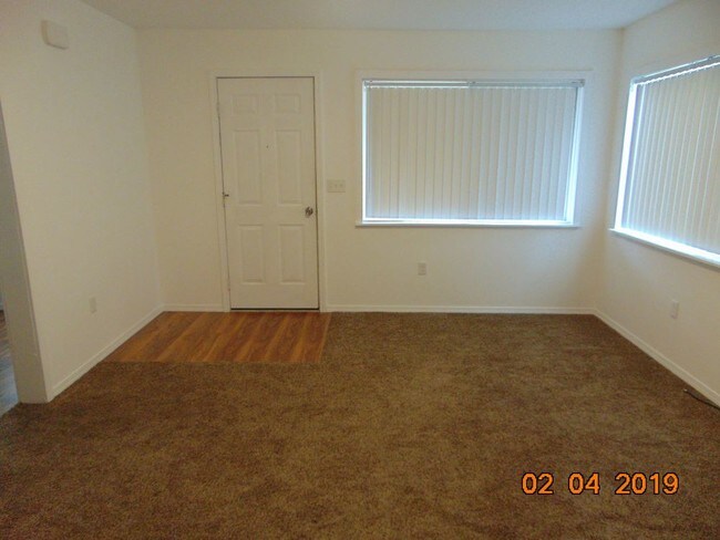 Building Photo - 2-bedroom Cottage in East Medford