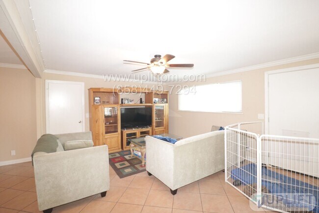 Foto del edificio - 5 Bedroom 2 Bath Home In Oceanside