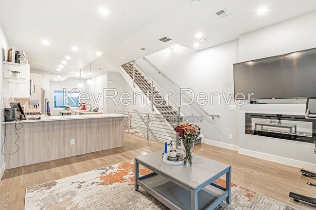 Building Photo - 1279 Osceola St