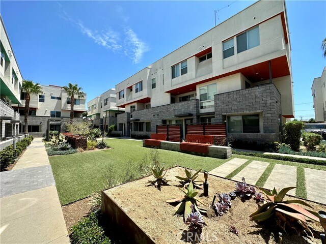 Primary Photo - 640 Channel Way