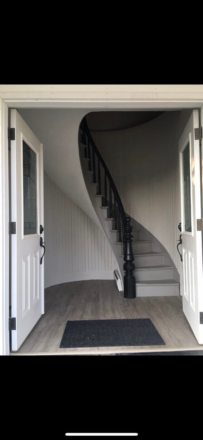 Entrada y escaleras de la casa principal - 27 Stevenson Rd