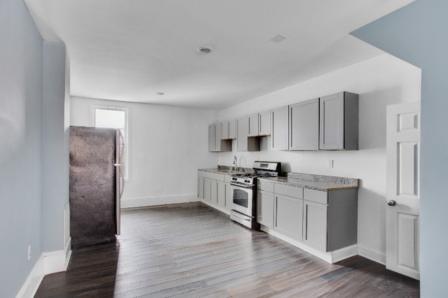 Building Photo - 2212 W Fayette St