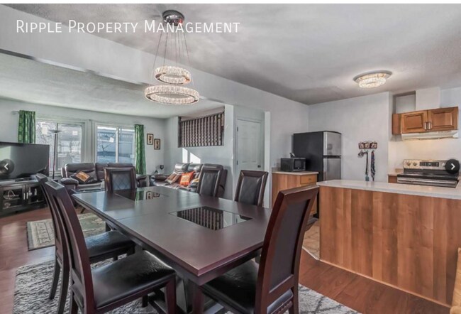 Photo du bâtiment - SPACIOUS 3 BEDS, 1.5 BATHS MAIN FLOOR | PRIVATE FENCED BACKYARD