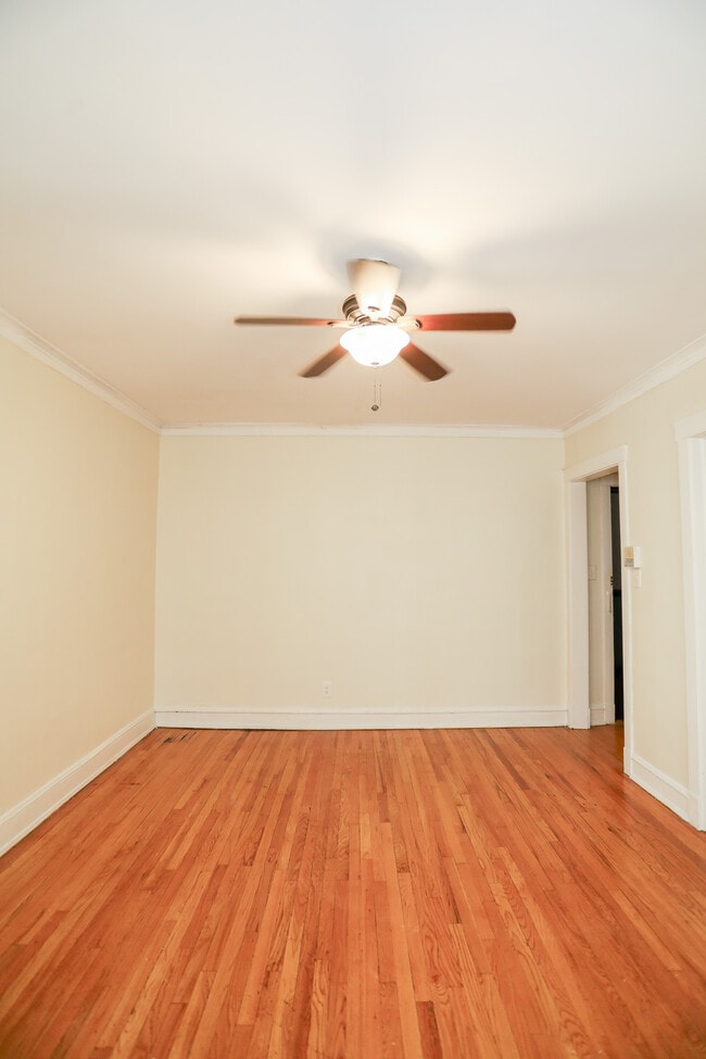 Building Photo - 1361 W Greenleaf Ave