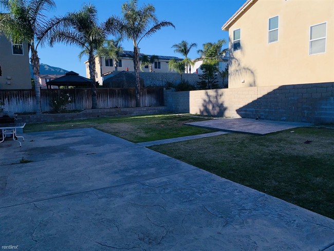 Building Photo - 2590 W Summerset Dr