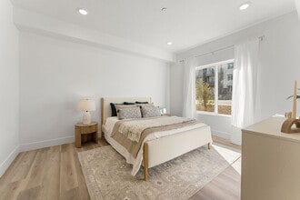 Building Photo - 302 S Divario Cyn Dr