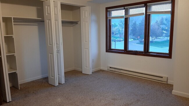 Building Photo - Wonderful and Spacious 2-bed, 1-bath Condo...