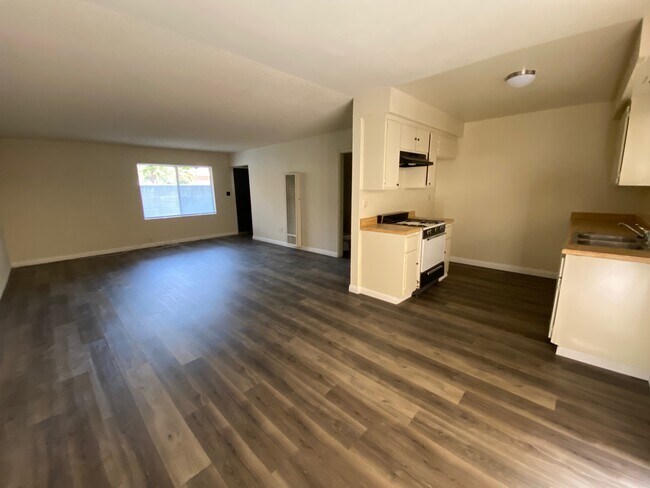Building Photo - 7921 MacDonald Dr