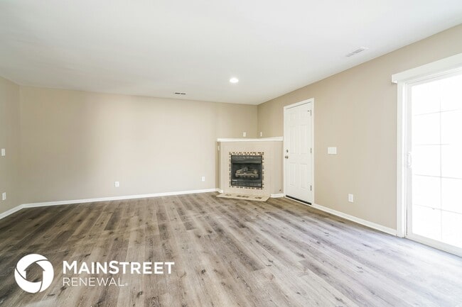 Building Photo - 4396 Alameda Dr