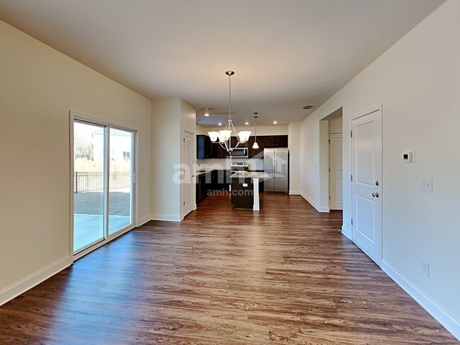 Building Photo - 482 Pointe Dr