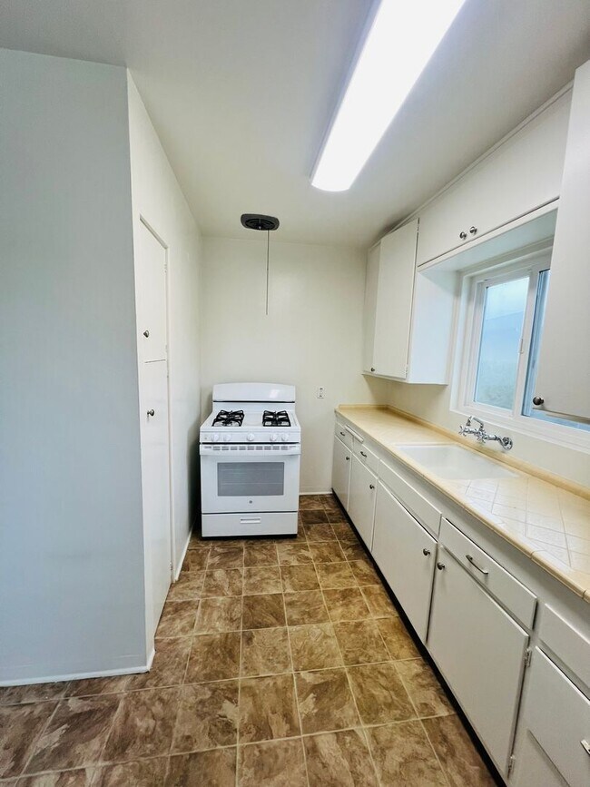 Foto del edificio - Midtown Ventura - One bedroom, one bath upstairs apartment