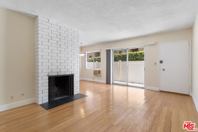 Foto del edificio - 11947 Kiowa Ave