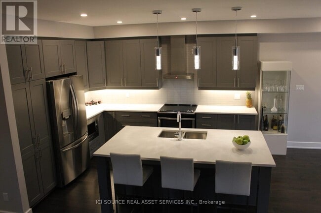 Building Photo - 333 Lysander Pl