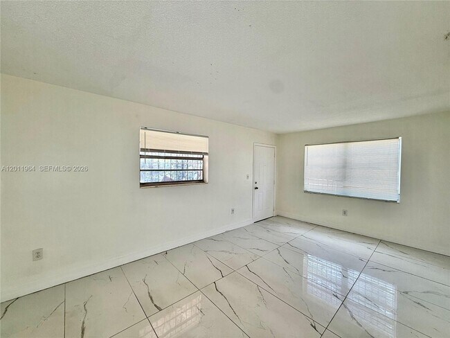 Foto del edificio - 950 NW 109th St