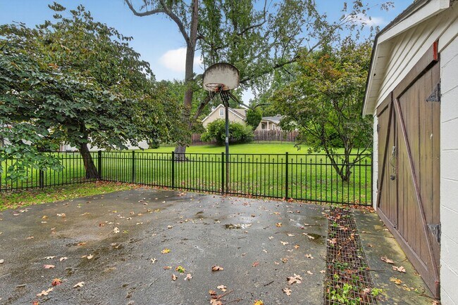 Foto del edificio - Charming 4BR / 3BA Historic Home with Big Backyard! BR VA