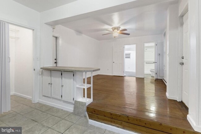 Building Photo - 600 E Girard Ave