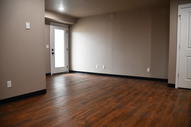 Building Photo - 121 Bonita Ave