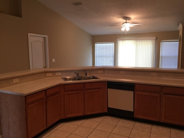 Building Photo - 1031 Meadow Pointe Court