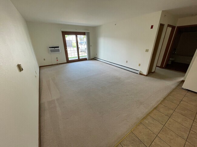 Living room - 422 Pine Tree Dr