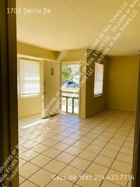 Foto del edificio - 1703 Smith Dr
