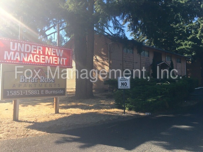 Foto principal - 15867 E Burnside St
