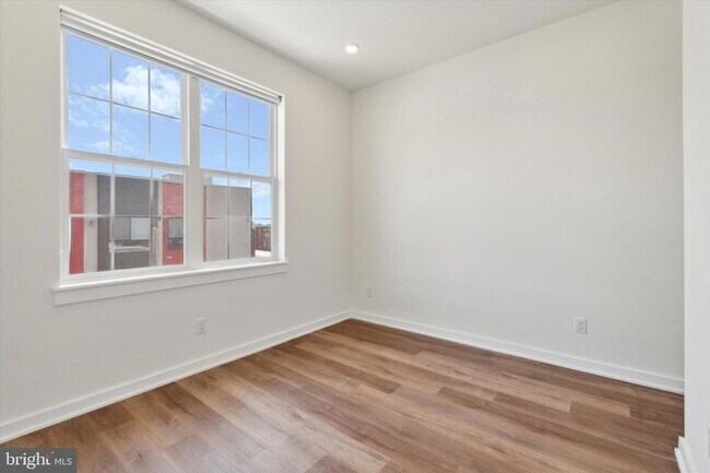 Foto del edificio - 2513 N Howard St