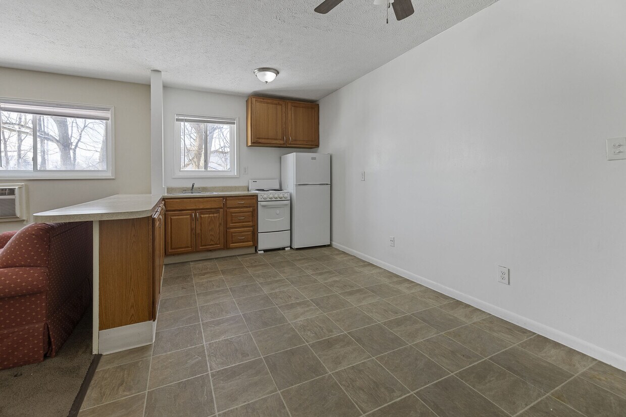 Las Colinas Apartments 13170 Puritas Ave Cleveland, OH