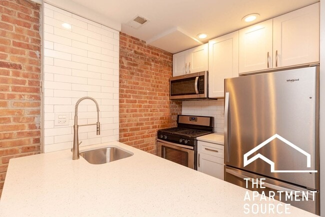 Photo - 663 W Grace St Apartment