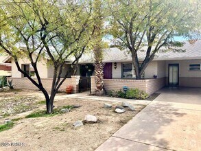 Building Photo - 1717 E La Donna Ln