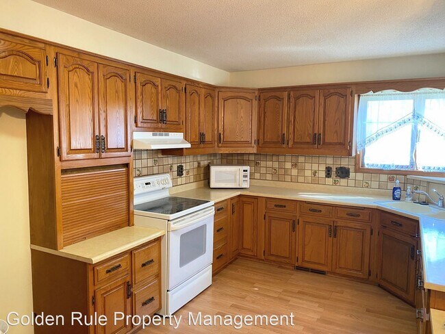 Foto del edificio - 3 br, 2.5 bath House - 330 W 2nd Ave