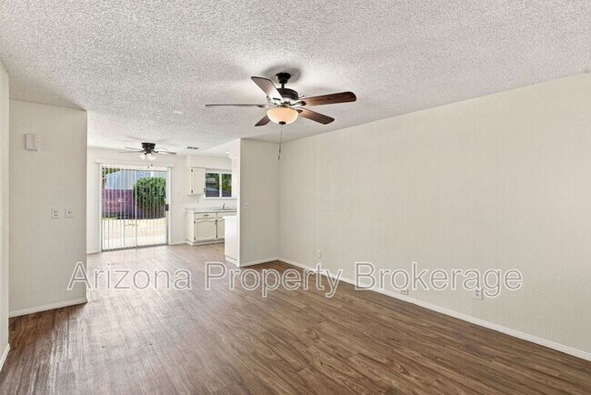 Foto del edificio - 1403 N Markdale