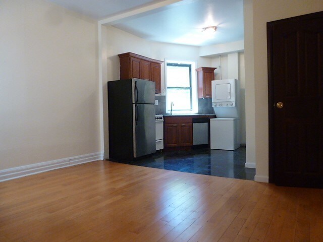 Primary Photo - 122 W 109th St