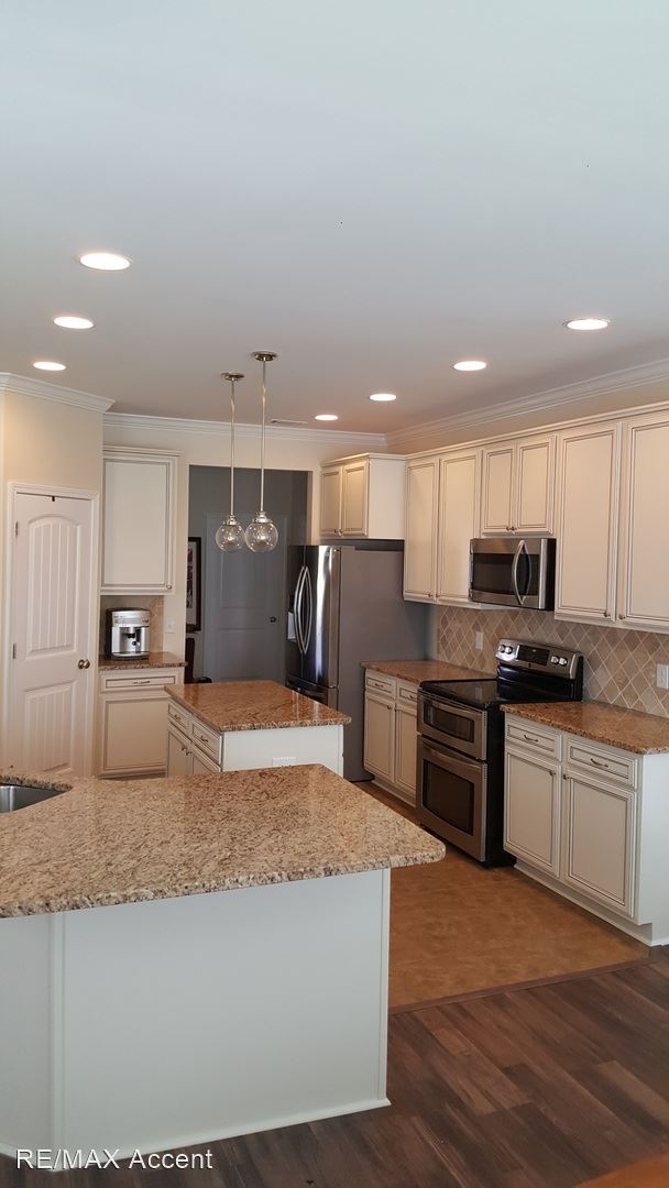 Building Photo - 5 br, 4 bath House - 235 Beckley Drive