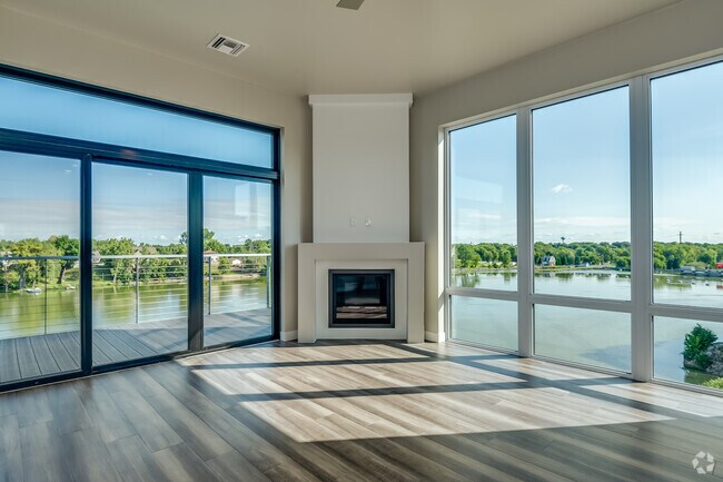Interior Photo - THE CURRENT of the Fox Kimberly