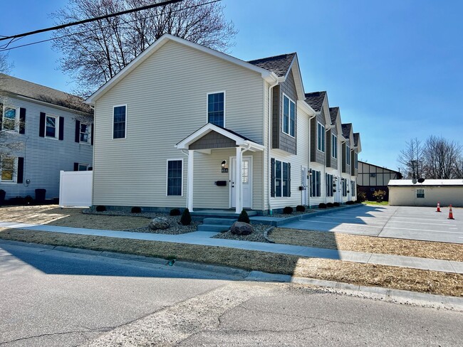 Building Photo - Pearl of a new construction home Batesvill...