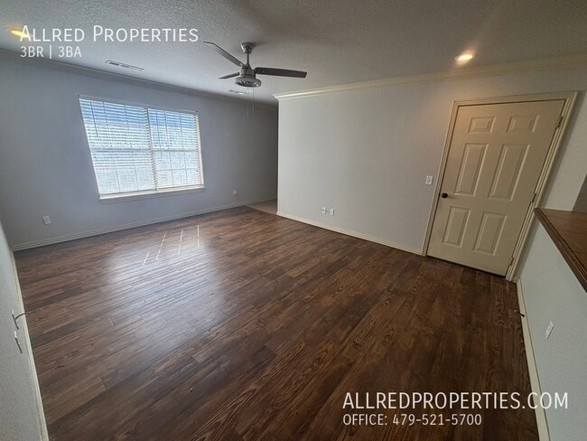 Building Photo - 52 S Ray Ave