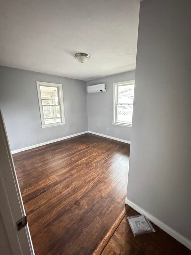 bedroom1 - 3 Morris St