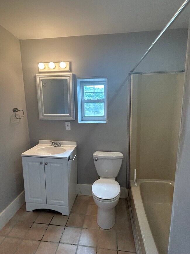 Bathroom - 3049 Riverside Dr