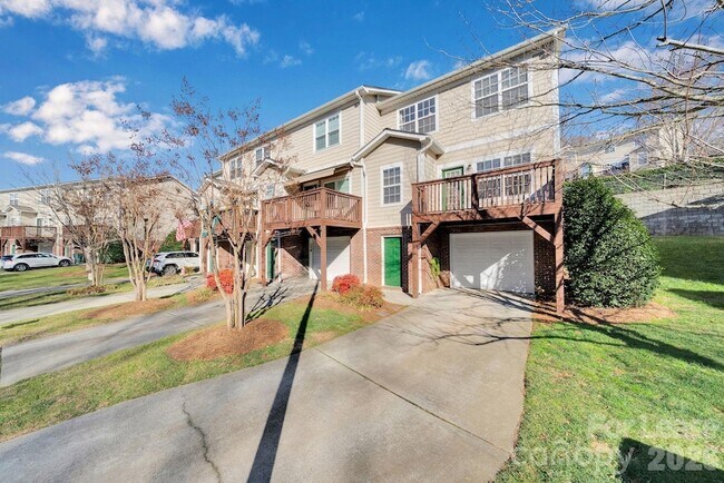 Foto del edificio - 163 Forest Ridge Rd