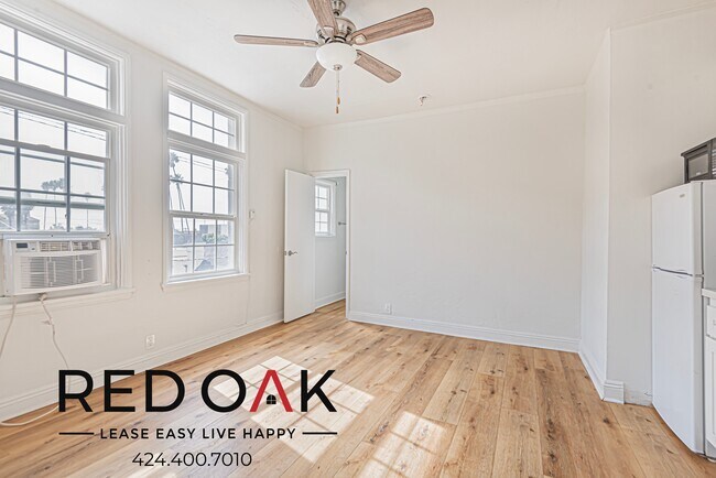 Building Photo - Beautiful Bachelor Studio with Kitchen App...