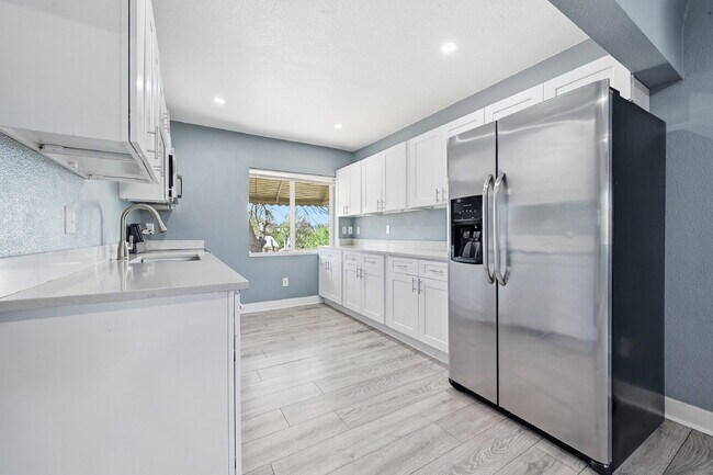 Foto del edificio - $2,820.95 with $300 off the first month's rent, 4 Beds - 2 Bath, Single Family Home in Denver wit...