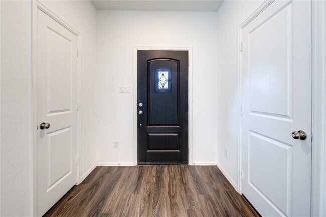 Foto del edificio - 5914 Dry Brush Pl