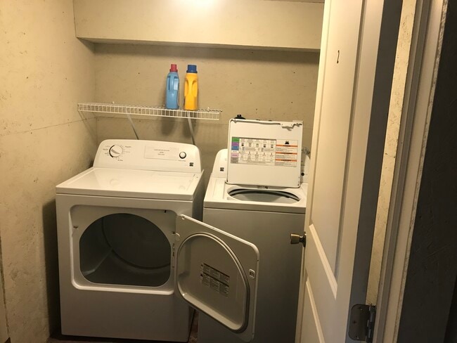 Laundry - 8 Park Pl