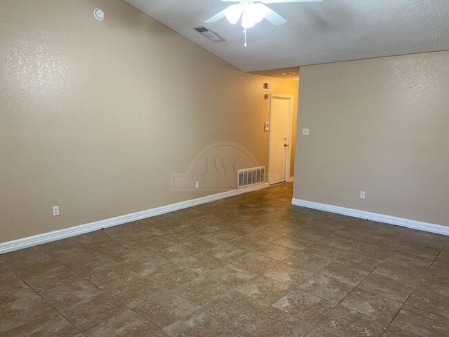 Building Photo - 2508 Windmill Dr