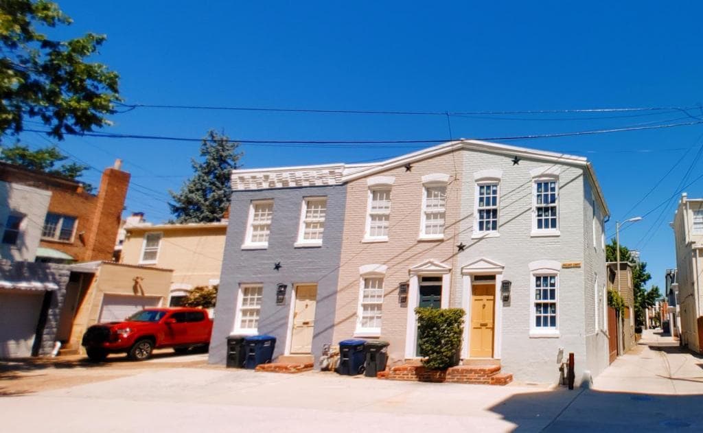 Photo - 310 Millers Court NE