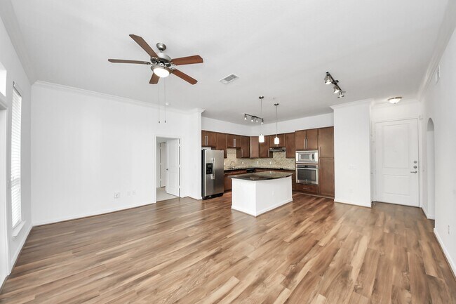 Building Photo - 6363 San Felipe St