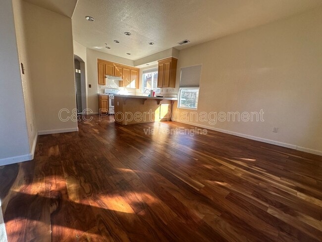 Foto del edificio - 1058 Twin Creeks Dr