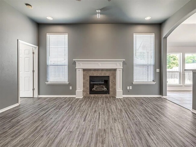 Building Photo - 2505 Black Oaks Cir