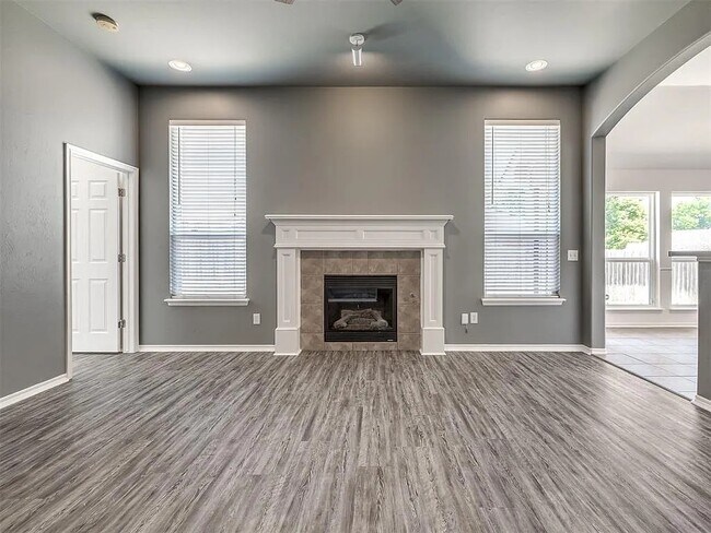 Foto del edificio - 2505 Black Oaks Cir