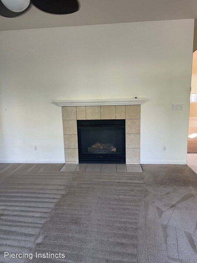 Building Photo - 5 br, 3.5 bath House - 3009 Roslyn Dr